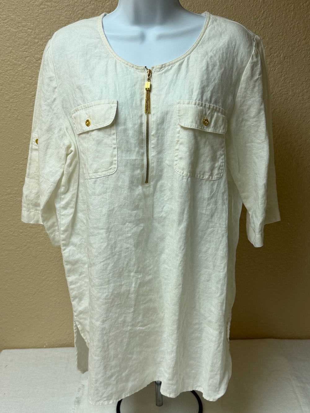 4/$20 Ellen Tracy White Linen Top with Gold Hardware